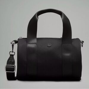 New LULULEMON Knit Nylon Mini Barrel Duffle Bag Crossbody Handbag Black